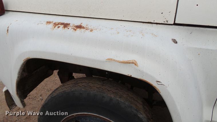 image for item DC4248 1974 Ford F600 flatbed truck