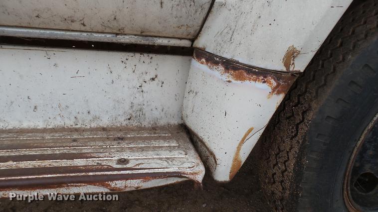 image for item DC4248 1974 Ford F600 flatbed truck