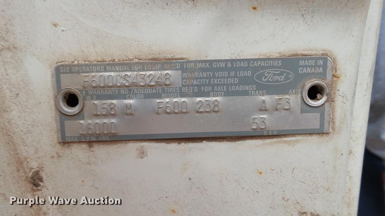 image for item DC4248 1974 Ford F600 flatbed truck