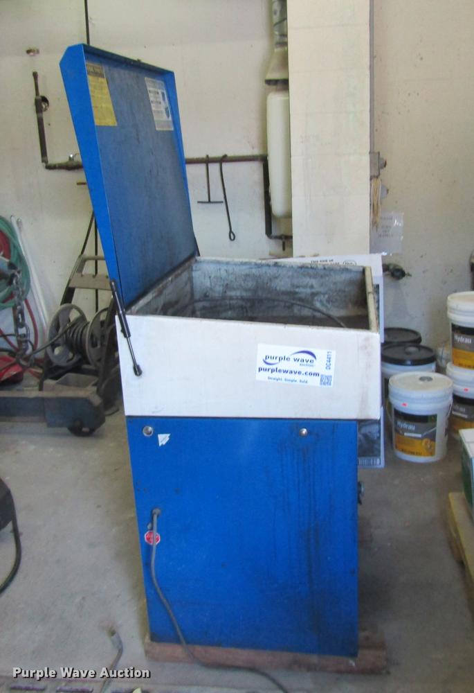 Mansur 500 parts washer in Hannibal, MO Item DC4411 sold Purple Wave