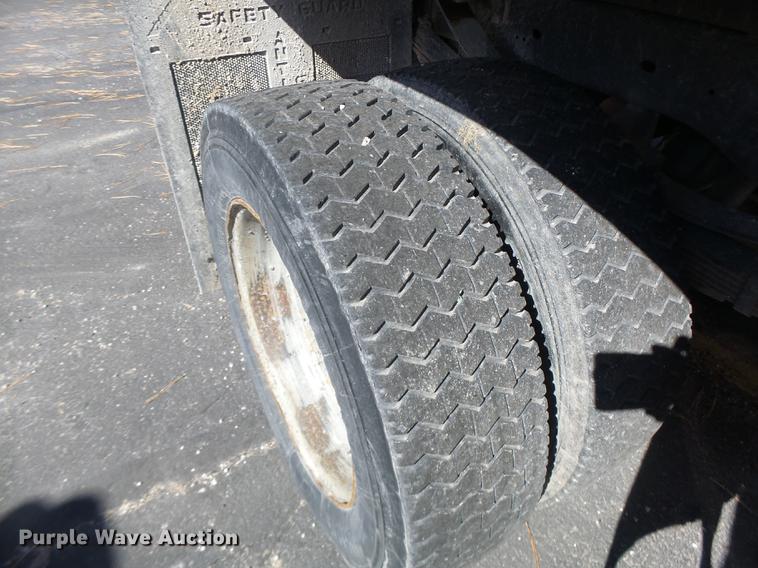 image for item DC4417 2008 Ford F550 Crew Cab flatbed dump truck