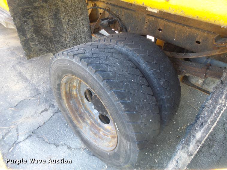 image for item DC4418 2008 Ford F550 Crew Cab flatbed dump truck