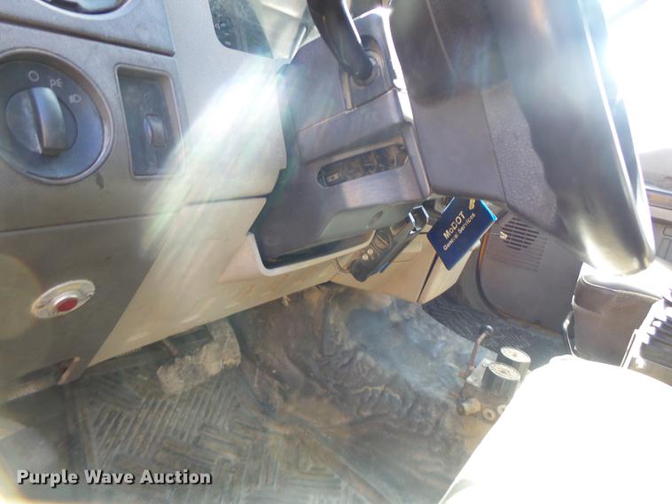 image for item DC4418 2008 Ford F550 Crew Cab flatbed dump truck