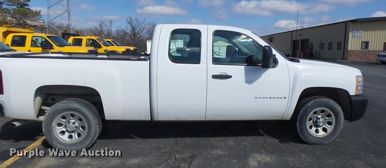 image for item DC4420 2007 Chevrolet Silverado 1500 Ext. Cab pickup truck