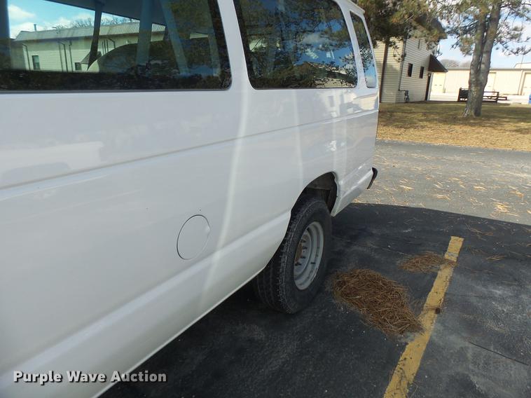 image for item DC4421 2009 Ford E350 Extended van