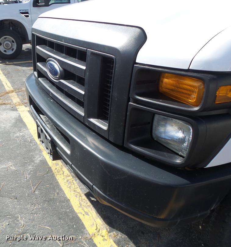 image for item DC4421 2009 Ford E350 Extended van