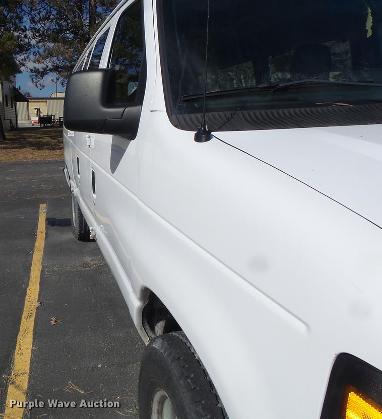 image for item DC4421 2009 Ford E350 Extended van