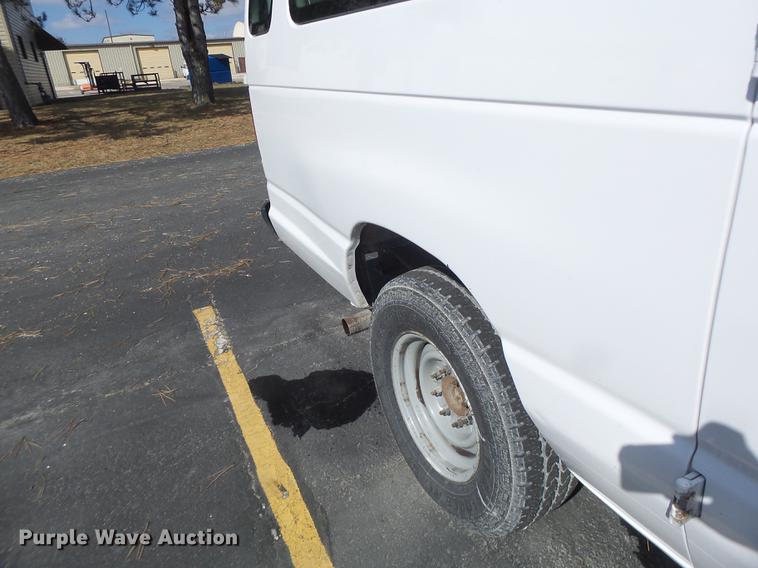 image for item DC4421 2009 Ford E350 Extended van