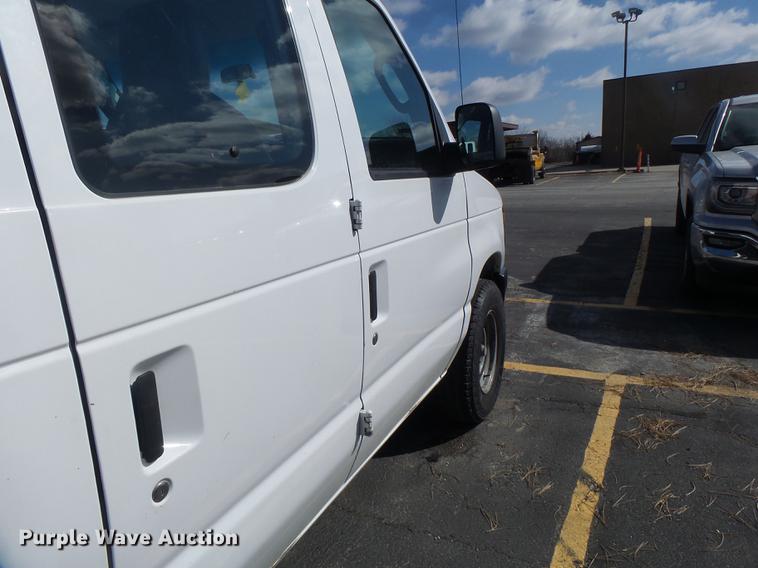 image for item DC4421 2009 Ford E350 Extended van