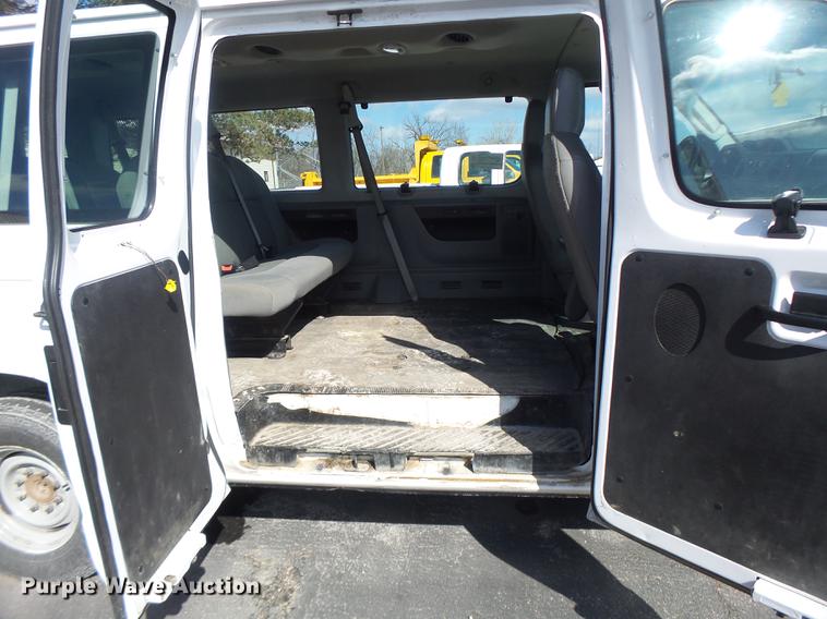 image for item DC4421 2009 Ford E350 Extended van