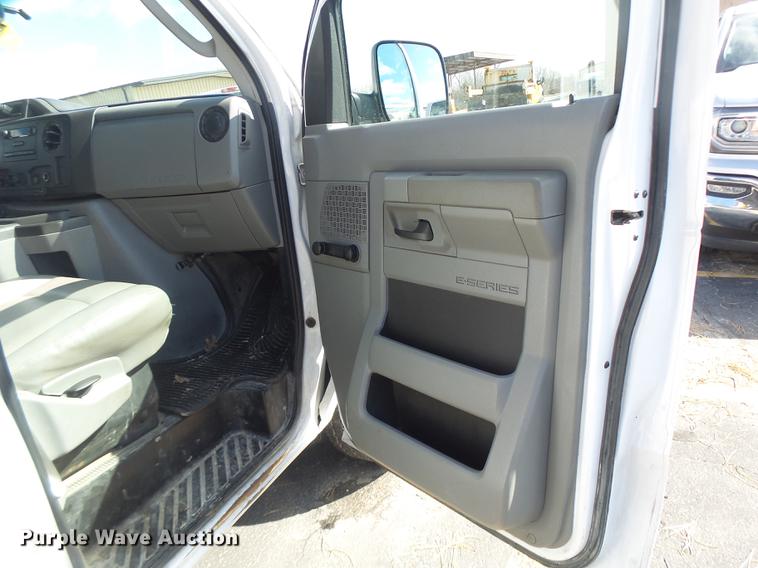 image for item DC4421 2009 Ford E350 Extended van