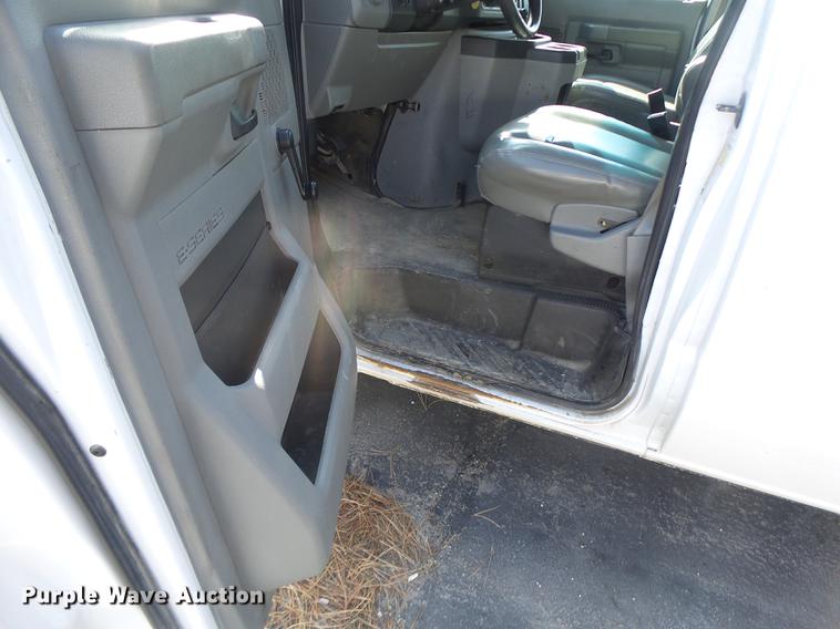 image for item DC4421 2009 Ford E350 Extended van