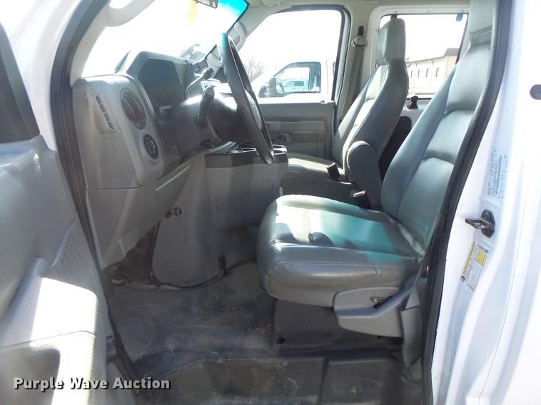 image for item DC4421 2009 Ford E350 Extended van