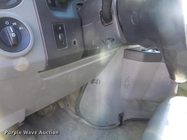 image for item DC4421 2009 Ford E350 Extended van
