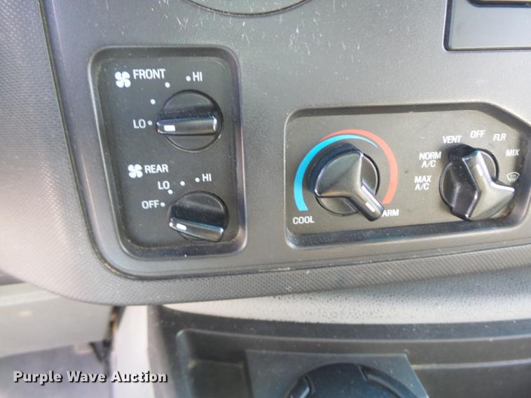 image for item DC4421 2009 Ford E350 Extended van