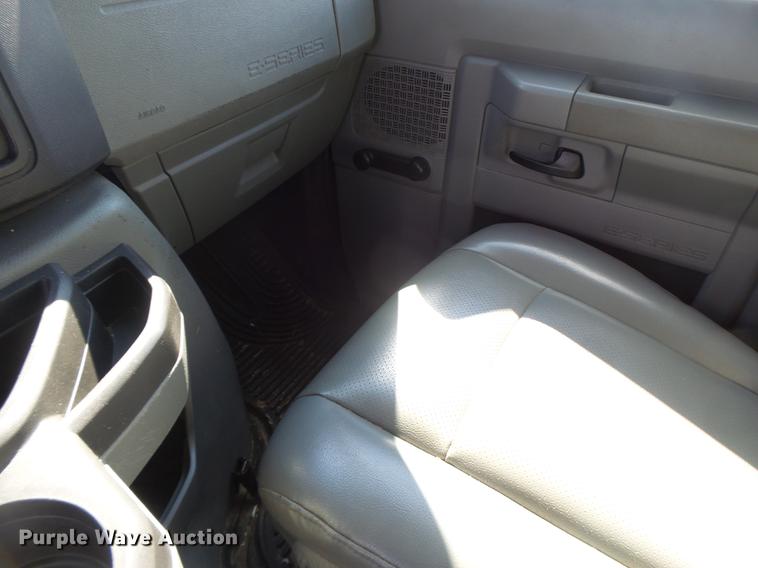 image for item DC4421 2009 Ford E350 Extended van