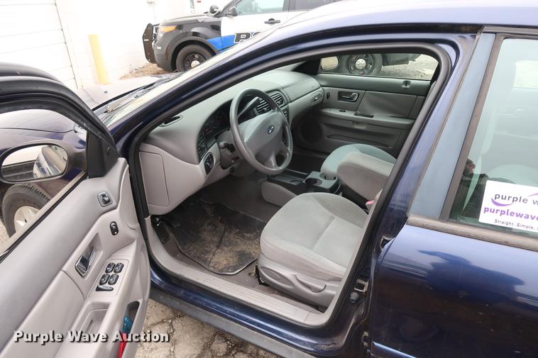 image for item DD5458 2001 Ford Taurus LX