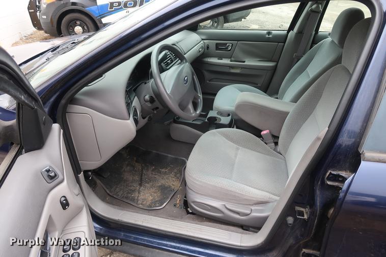 image for item DD5458 2001 Ford Taurus LX