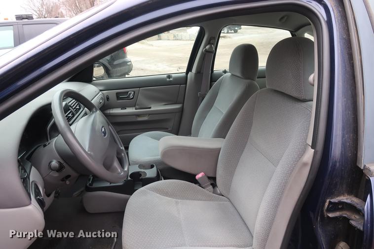 image for item DD5458 2001 Ford Taurus LX