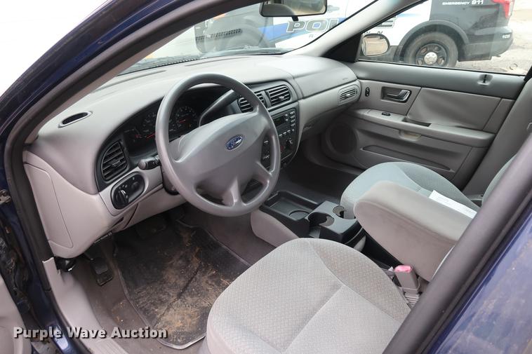 image for item DD5458 2001 Ford Taurus LX