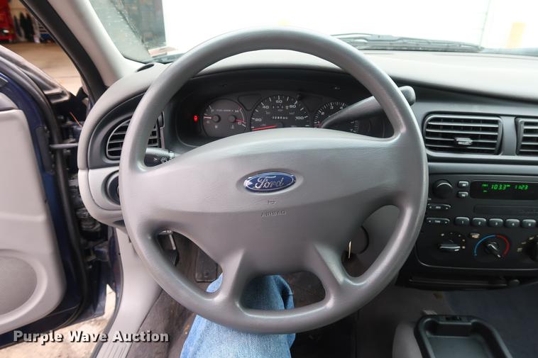 image for item DD5458 2001 Ford Taurus LX