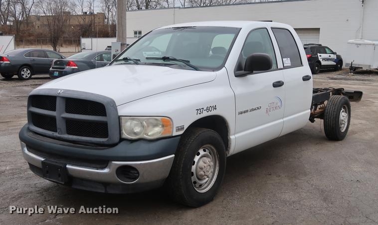 image for item DD5459 2004 Dodge Ram 2500 Quad Cab pickup truck cab and chassis