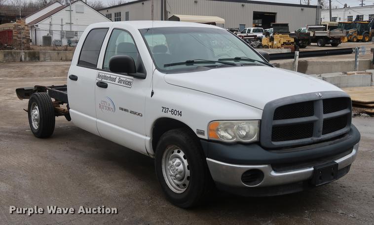 image for item DD5459 2004 Dodge Ram 2500 Quad Cab pickup truck cab and chassis