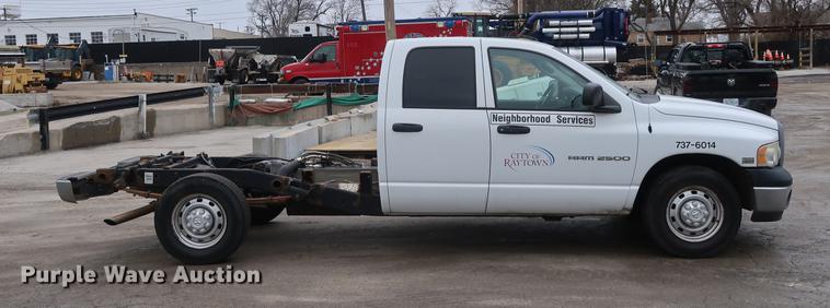image for item DD5459 2004 Dodge Ram 2500 Quad Cab pickup truck cab and chassis