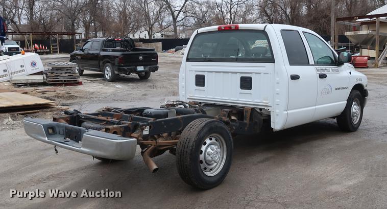 image for item DD5459 2004 Dodge Ram 2500 Quad Cab pickup truck cab and chassis