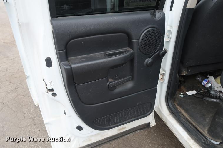 image for item DD5459 2004 Dodge Ram 2500 Quad Cab pickup truck cab and chassis