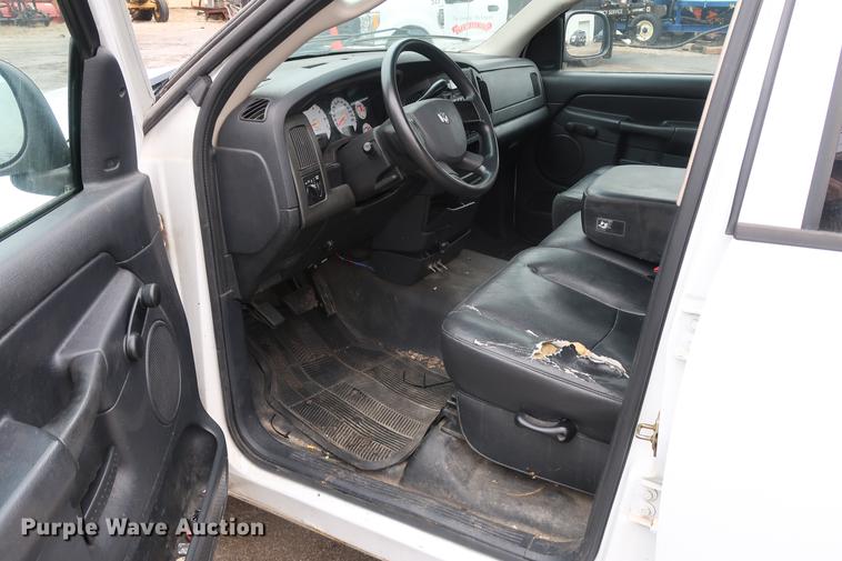 image for item DD5459 2004 Dodge Ram 2500 Quad Cab pickup truck cab and chassis