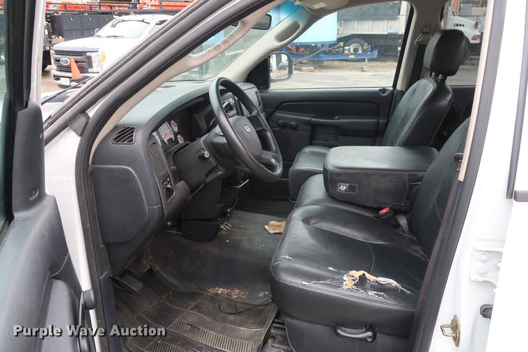 image for item DD5459 2004 Dodge Ram 2500 Quad Cab pickup truck cab and chassis