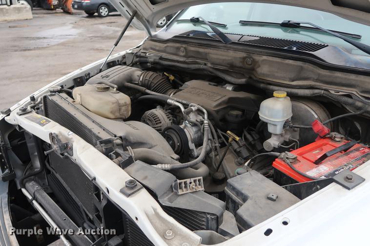 image for item DD5459 2004 Dodge Ram 2500 Quad Cab pickup truck cab and chassis