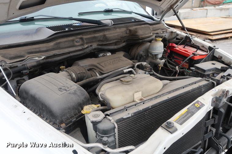 image for item DD5459 2004 Dodge Ram 2500 Quad Cab pickup truck cab and chassis