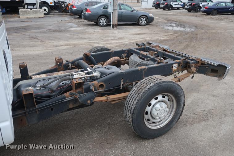 image for item DD5459 2004 Dodge Ram 2500 Quad Cab pickup truck cab and chassis