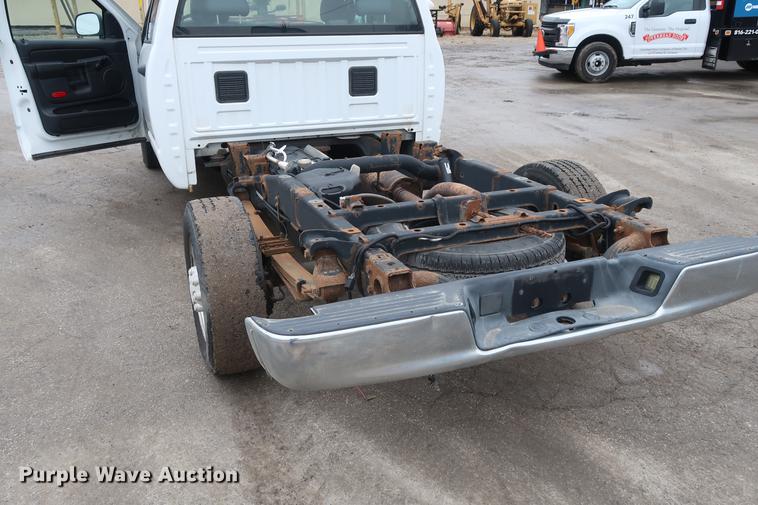 image for item DD5459 2004 Dodge Ram 2500 Quad Cab pickup truck cab and chassis