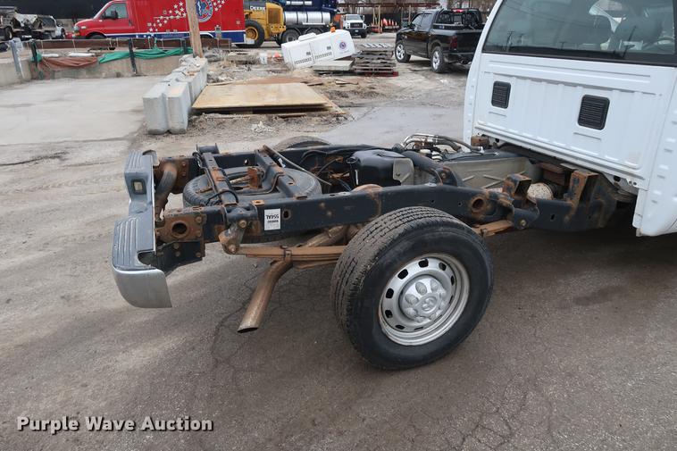 image for item DD5459 2004 Dodge Ram 2500 Quad Cab pickup truck cab and chassis