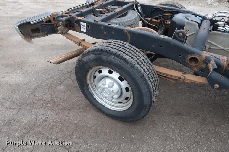 image for item DD5459 2004 Dodge Ram 2500 Quad Cab pickup truck cab and chassis