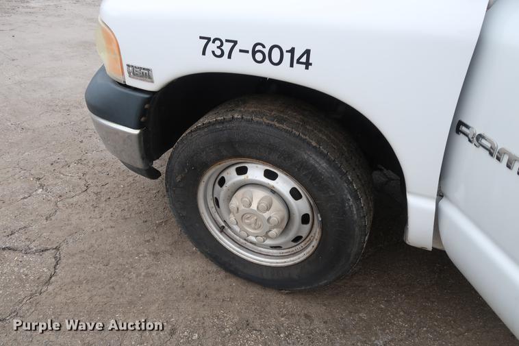 image for item DD5459 2004 Dodge Ram 2500 Quad Cab pickup truck cab and chassis