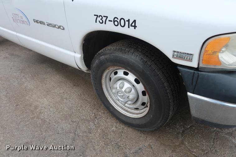 image for item DD5459 2004 Dodge Ram 2500 Quad Cab pickup truck cab and chassis