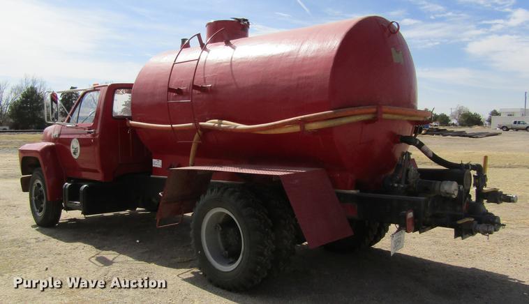 image for item DD8731 1983 Ford F600 tank truck