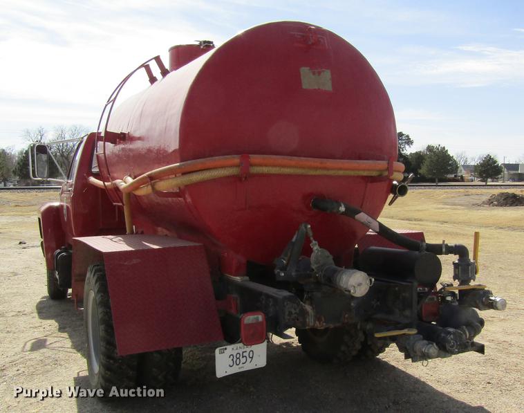 image for item DD8731 1983 Ford F600 tank truck