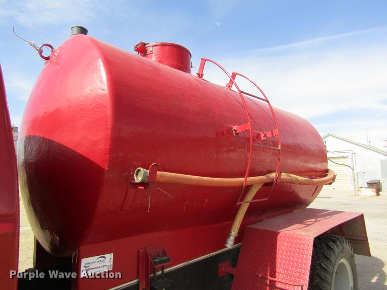 image for item DD8731 1983 Ford F600 tank truck