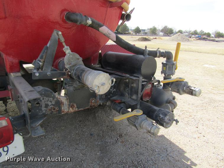 image for item DD8731 1983 Ford F600 tank truck