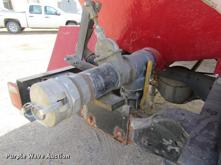 image for item DD8731 1983 Ford F600 tank truck