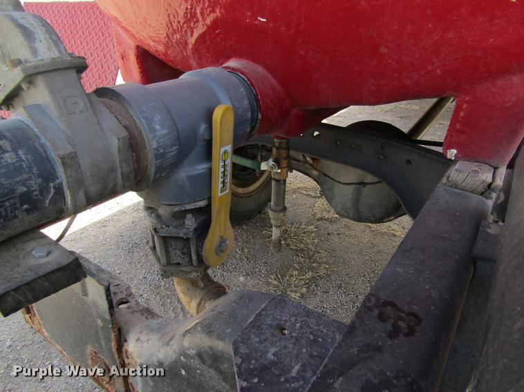 image for item DD8731 1983 Ford F600 tank truck