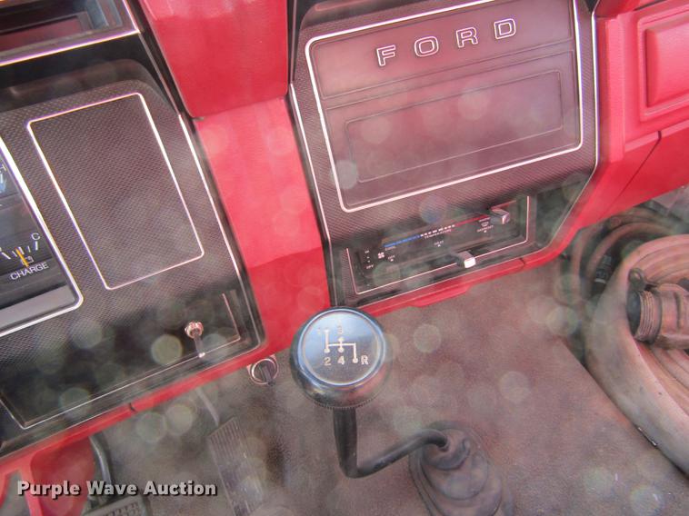 image for item DD8731 1983 Ford F600 tank truck