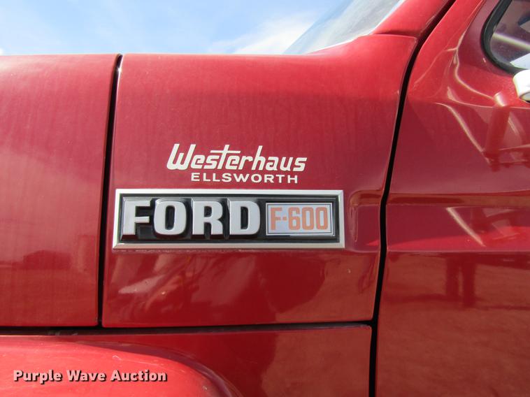 image for item DD8731 1983 Ford F600 tank truck