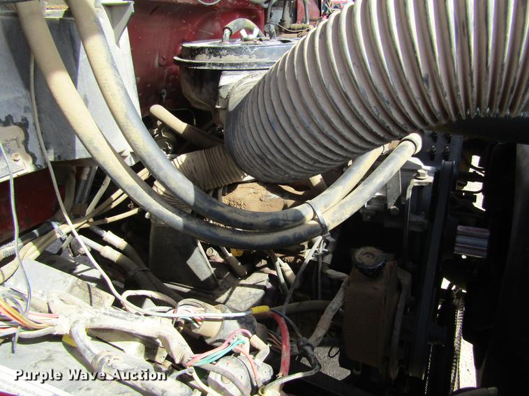 image for item DD8731 1983 Ford F600 tank truck