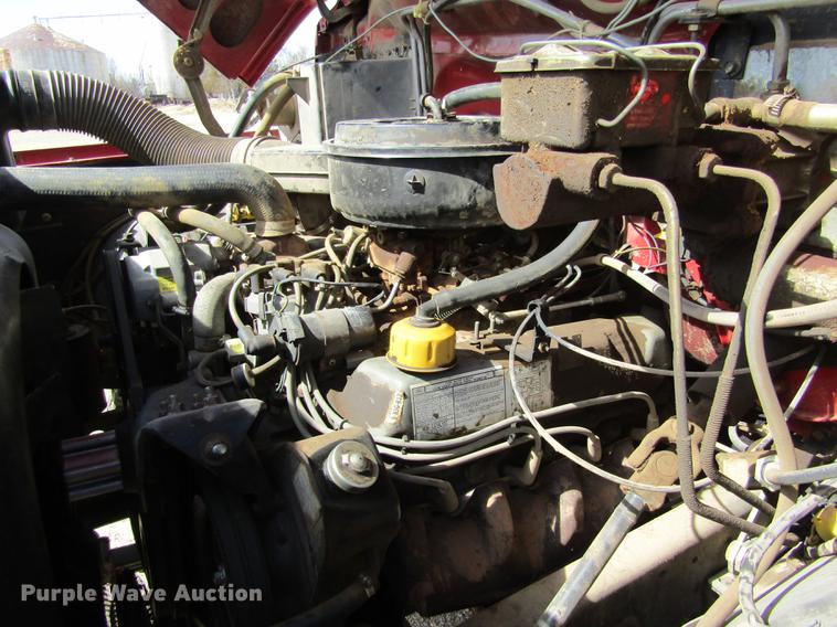 image for item DD8731 1983 Ford F600 tank truck